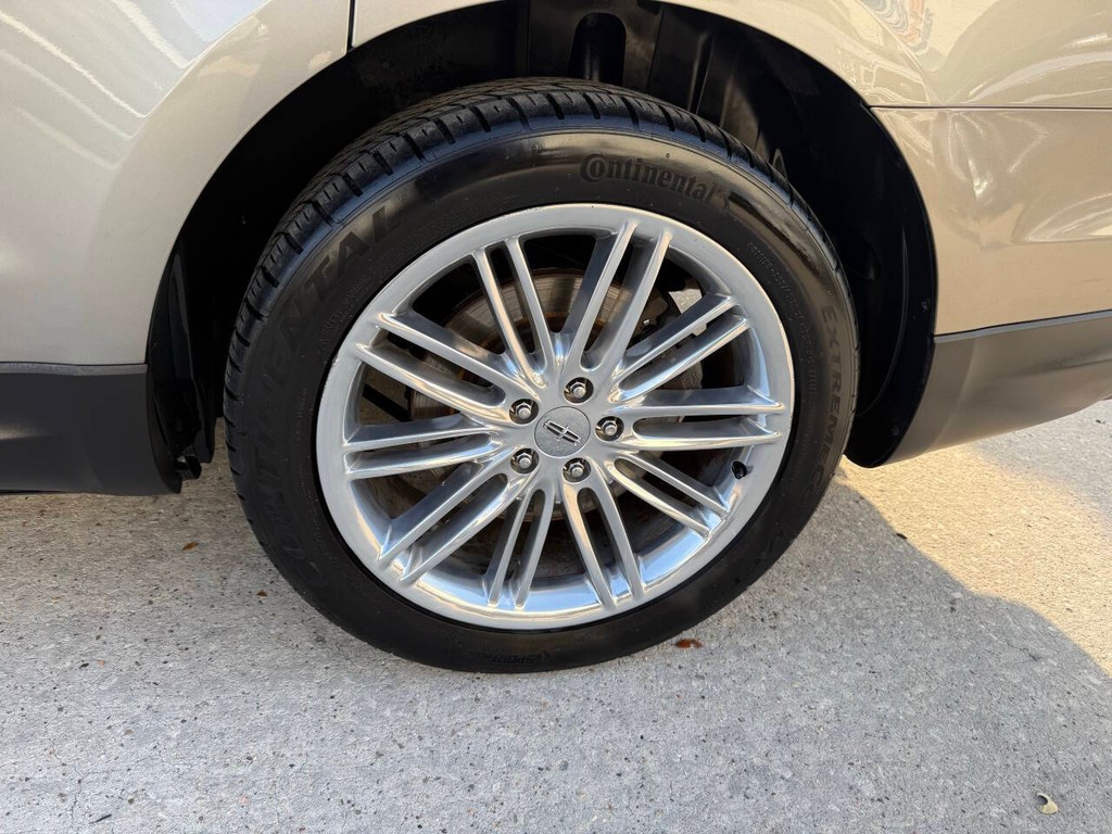 Lincoln MKT Vehicle Full-screen Gallery Image 39