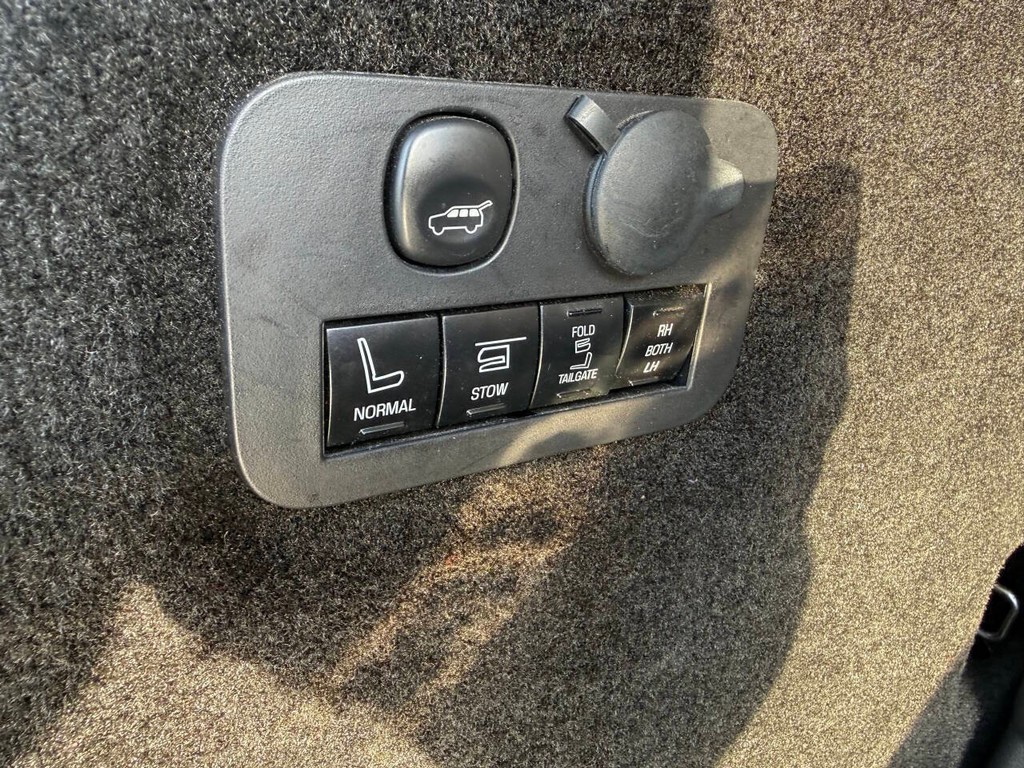 Lincoln MKT Vehicle Full-screen Gallery Image 41