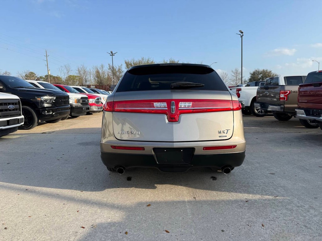 Lincoln MKT Vehicle Full-screen Gallery Image 42