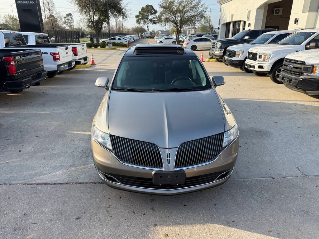 Lincoln MKT Vehicle Full-screen Gallery Image 43