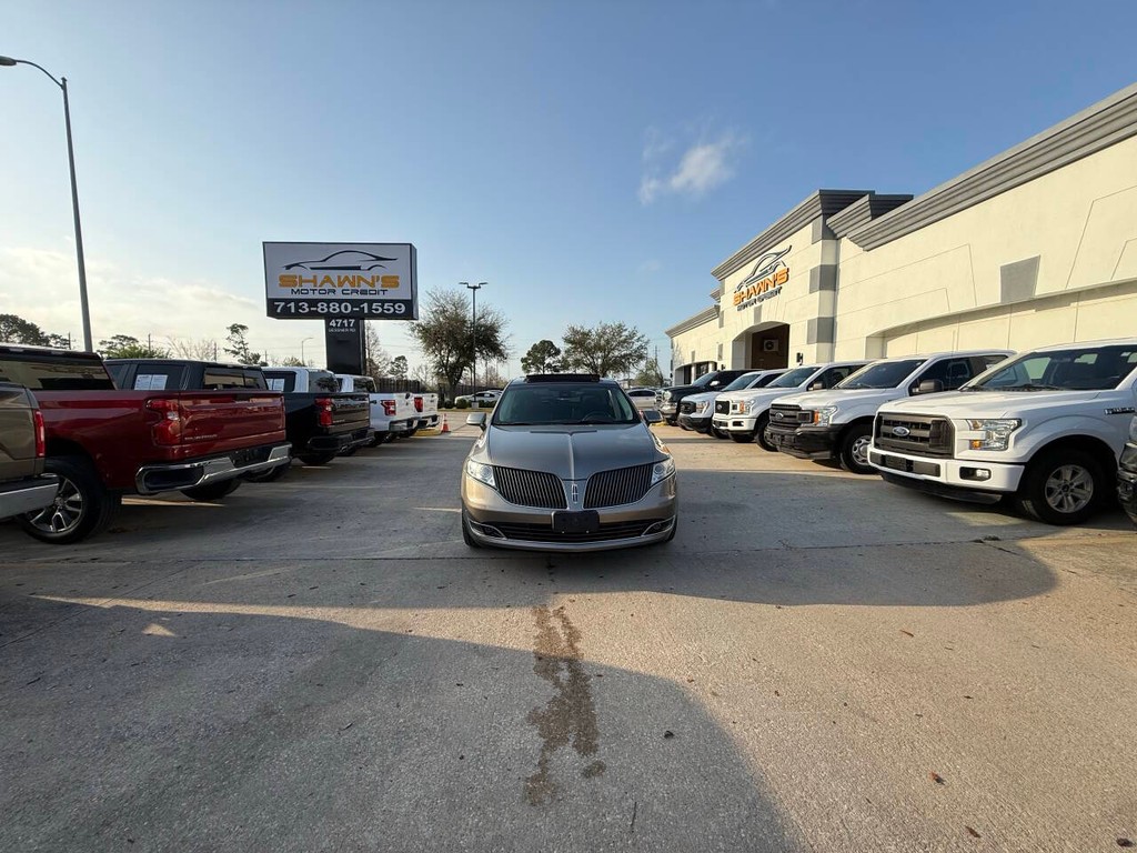 Lincoln MKT Vehicle Full-screen Gallery Image 45