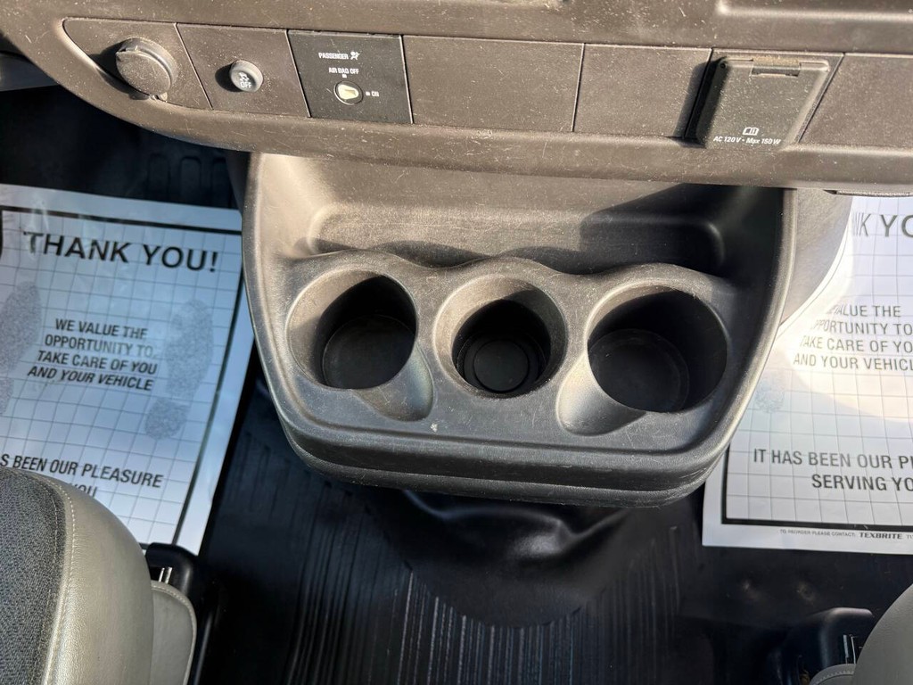 GMC Savana Cargo Van Vehicle Full-screen Gallery Image 22