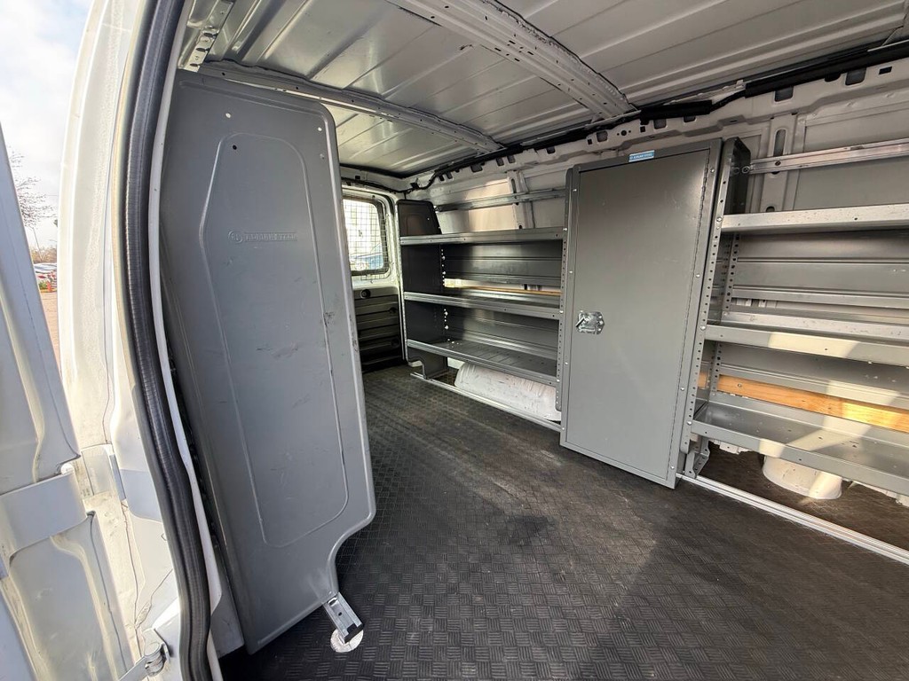 GMC Savana Cargo Van Vehicle Full-screen Gallery Image 25