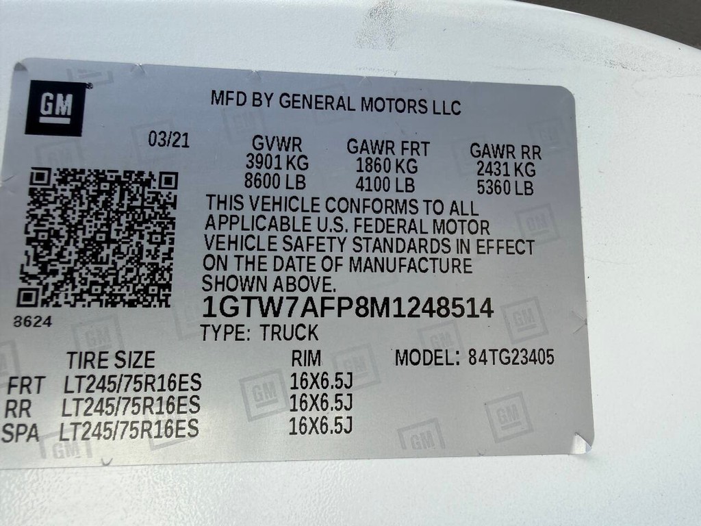 GMC Savana Cargo Van Vehicle Full-screen Gallery Image 29