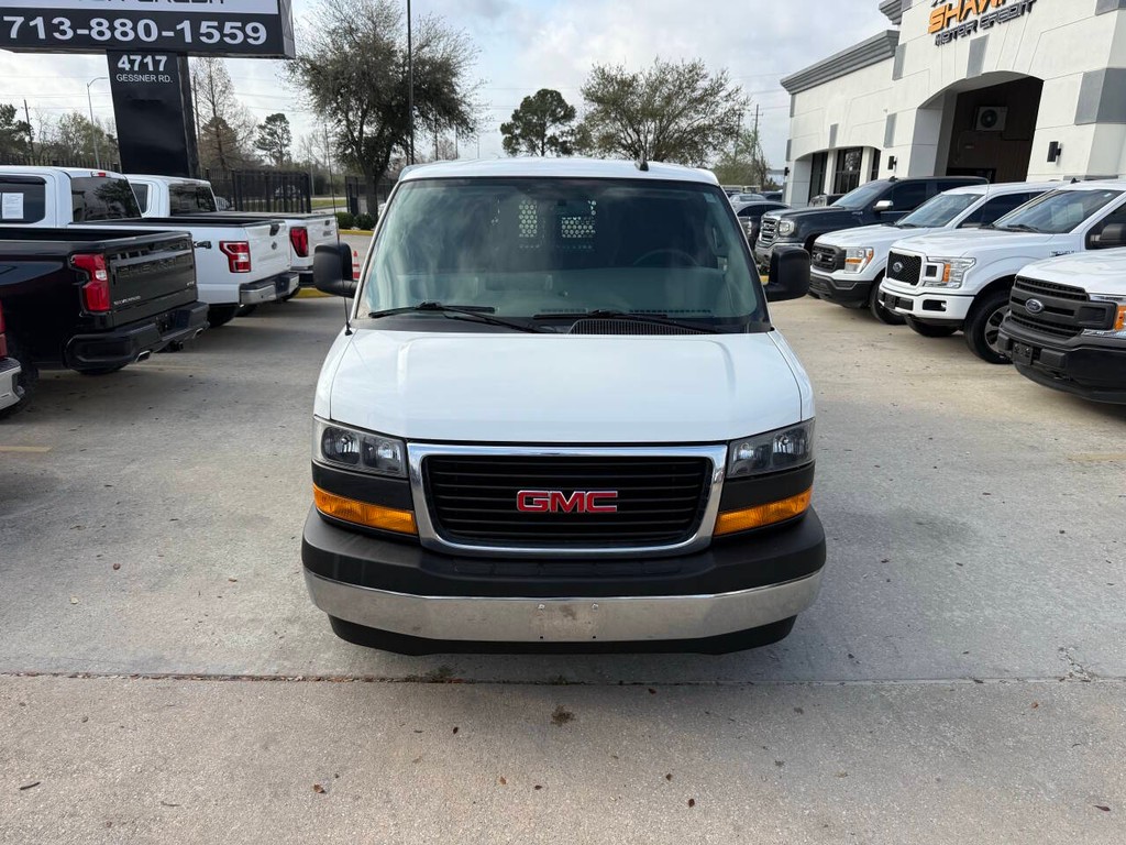 GMC Savana Cargo Van Vehicle Full-screen Gallery Image 34