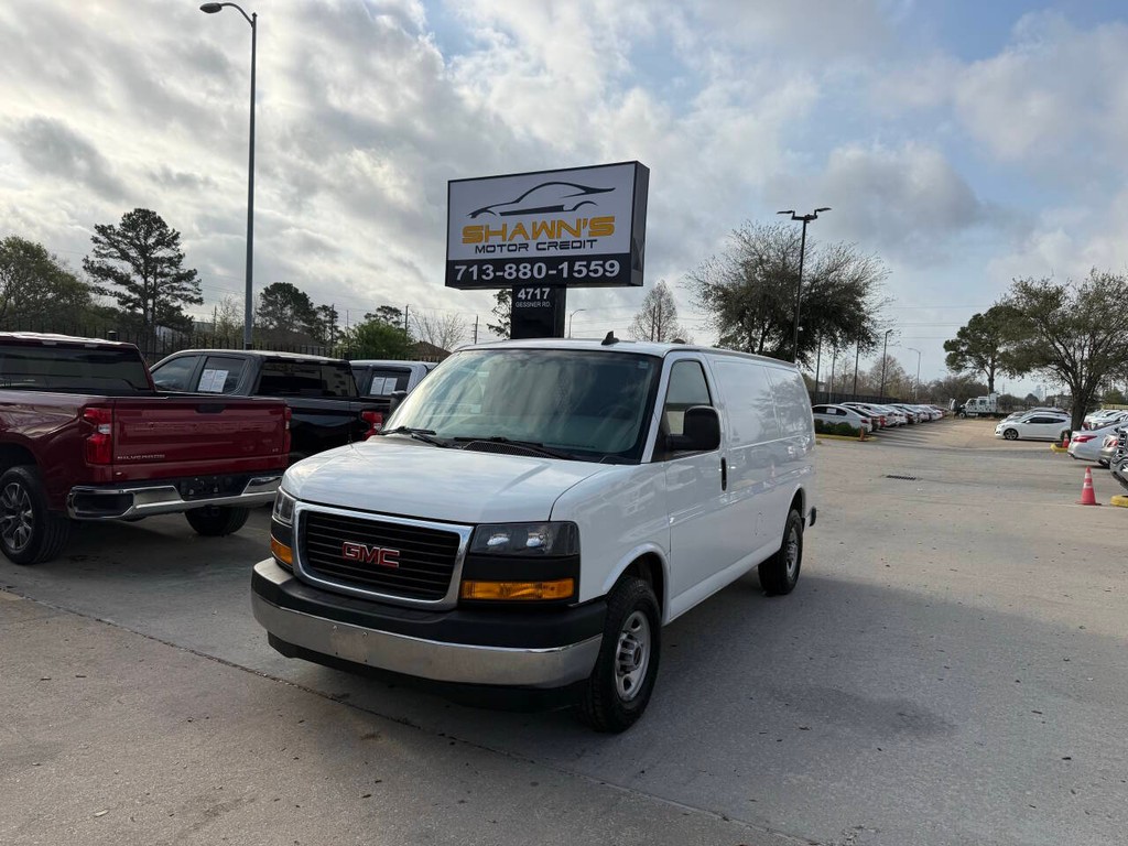 GMC Savana Cargo Van Vehicle Full-screen Gallery Image 37