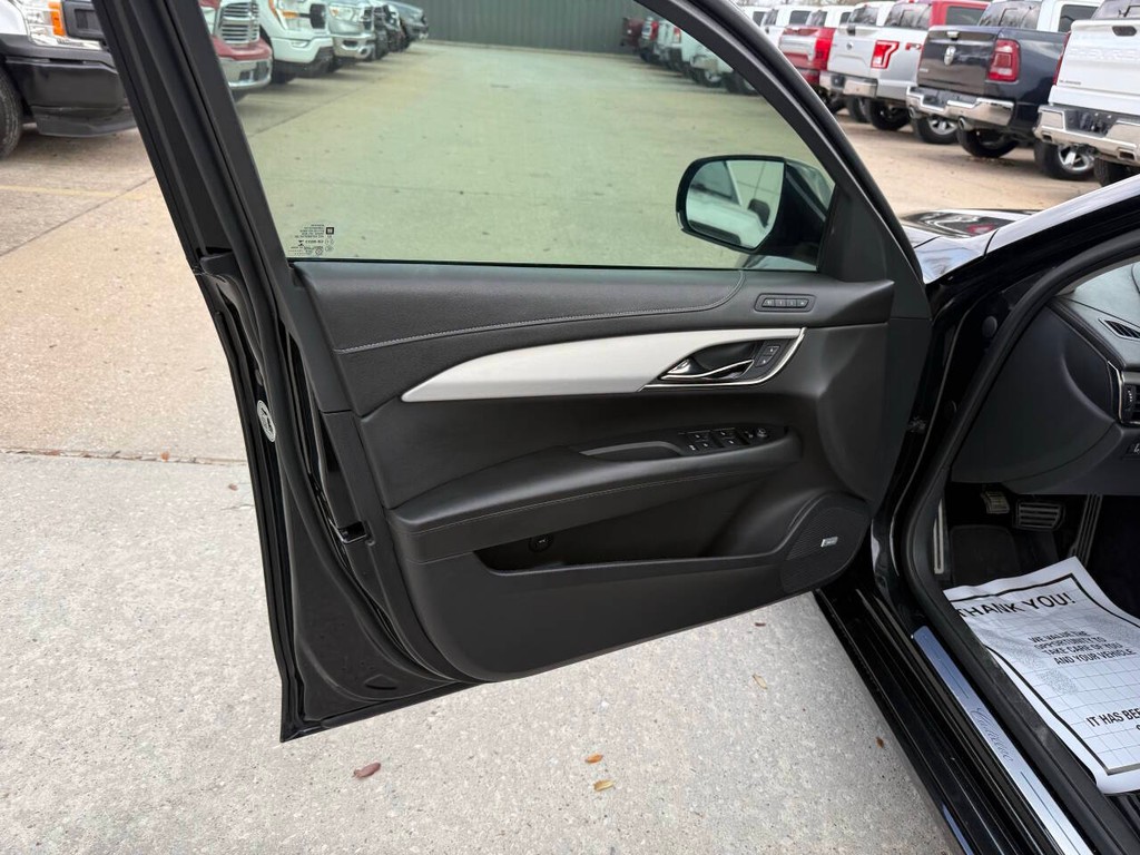 Cadillac ATS Sedan Vehicle Full-screen Gallery Image 09