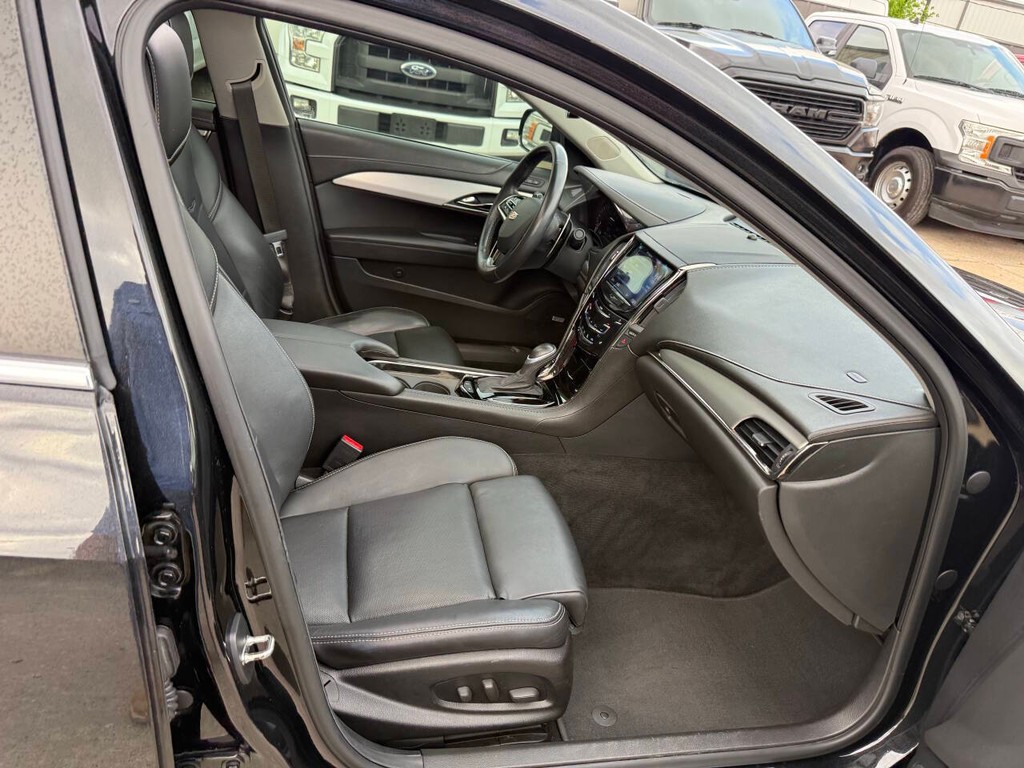 Cadillac ATS Sedan Vehicle Full-screen Gallery Image 11