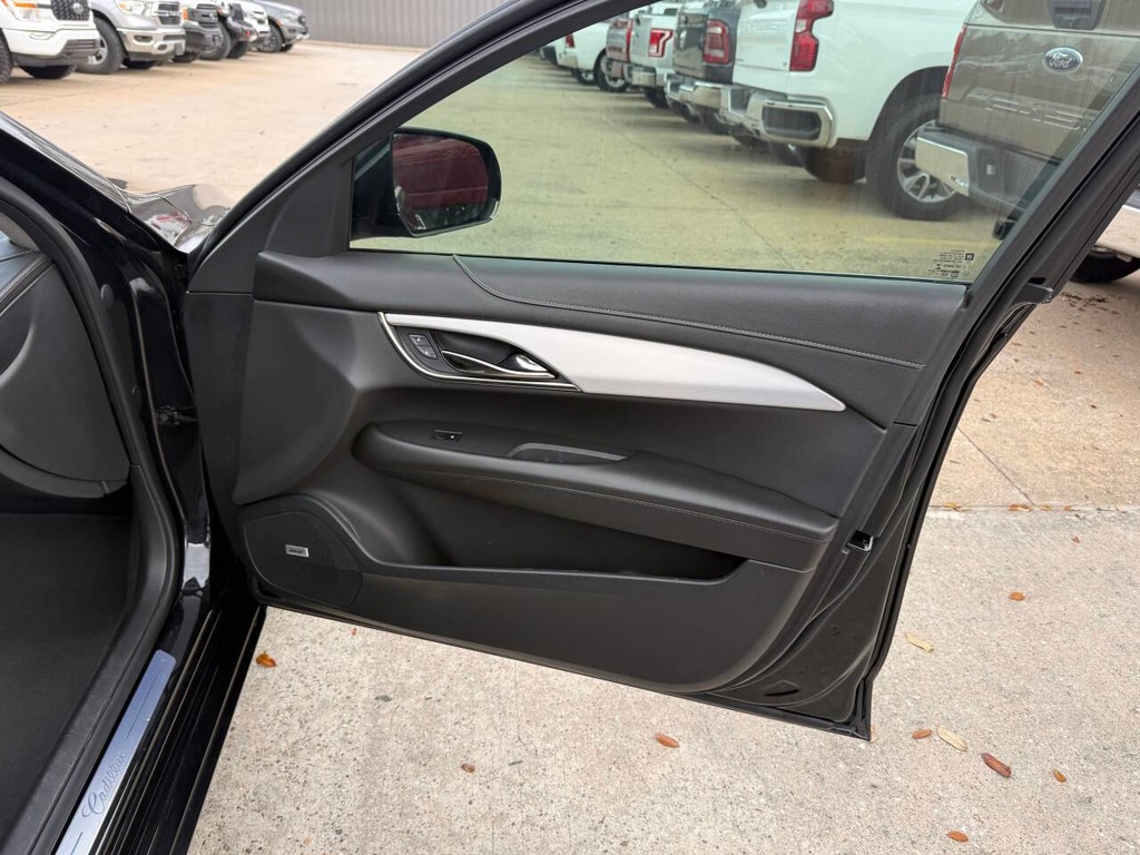 Cadillac ATS Sedan Vehicle Full-screen Gallery Image 12