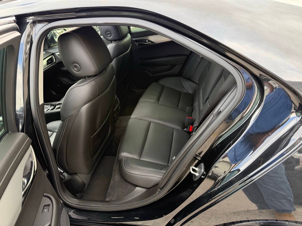 Cadillac ATS Sedan Vehicle Full-screen Gallery Image 15