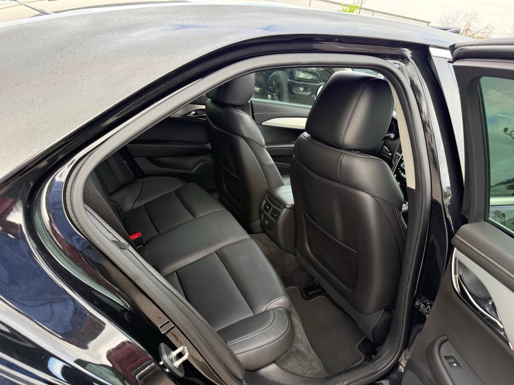 Cadillac ATS Sedan Vehicle Full-screen Gallery Image 17