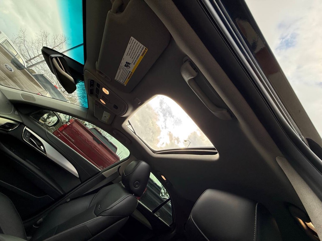 Cadillac ATS Sedan Vehicle Full-screen Gallery Image 33