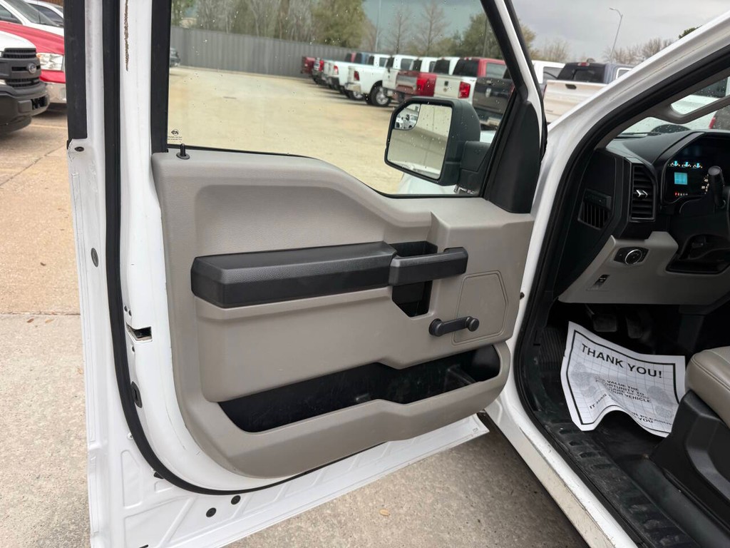 Ford F-150 Vehicle Full-screen Gallery Image 08