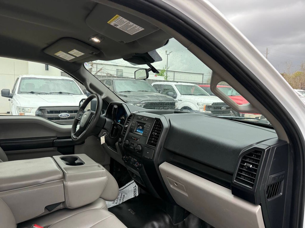 Ford F-150 Vehicle Full-screen Gallery Image 09