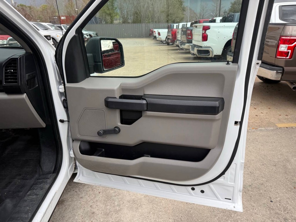 Ford F-150 Vehicle Full-screen Gallery Image 11