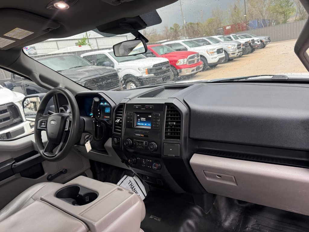 Ford F-150 Vehicle Full-screen Gallery Image 12