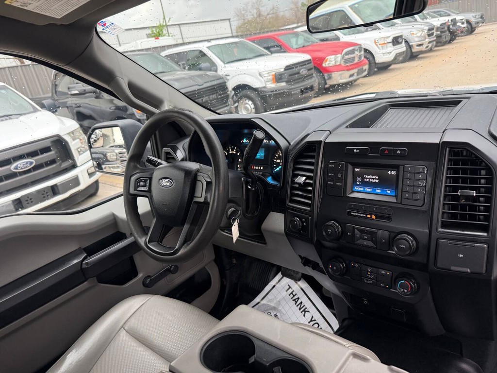 Ford F-150 Vehicle Full-screen Gallery Image 14