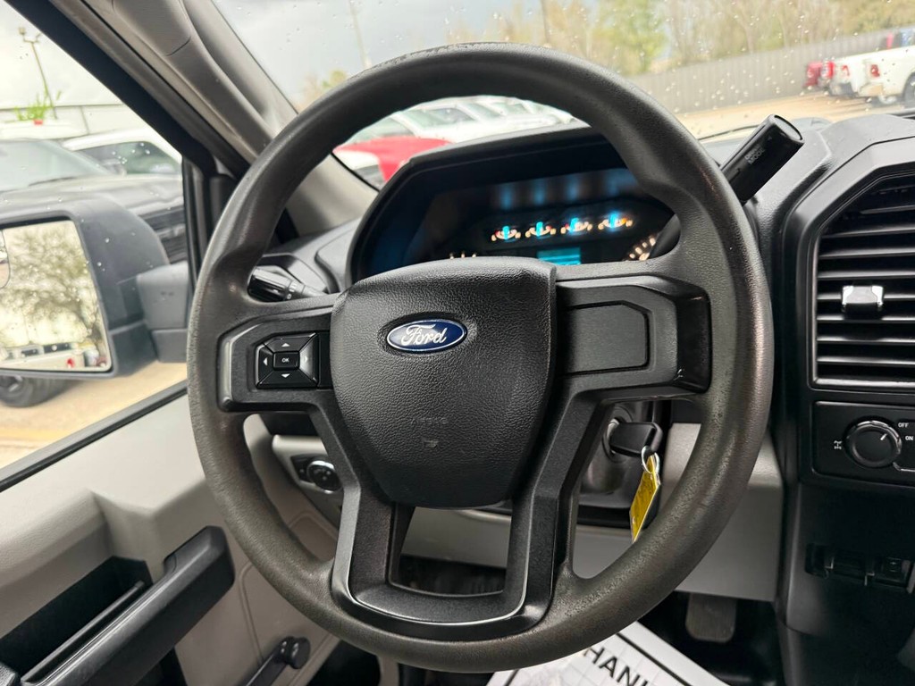 Ford F-150 Vehicle Full-screen Gallery Image 15