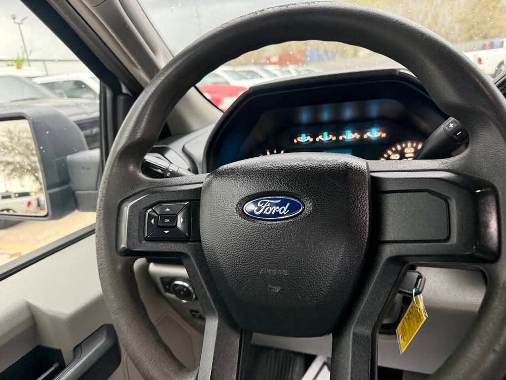 Ford F-150 Vehicle Full-screen Gallery Image 16