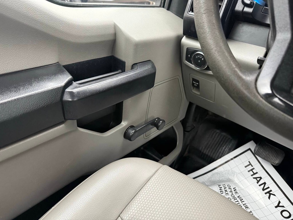 Ford F-150 Vehicle Full-screen Gallery Image 22