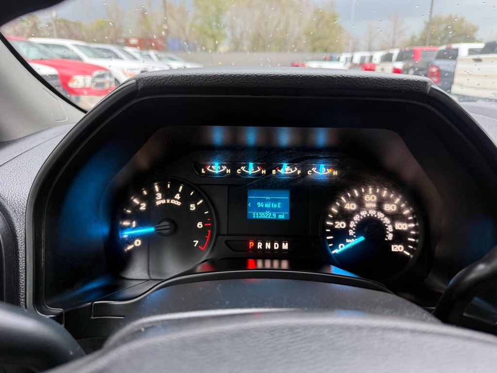 Ford F-150 Vehicle Full-screen Gallery Image 23