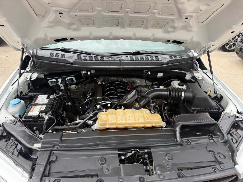 Ford F-150 Vehicle Full-screen Gallery Image 26