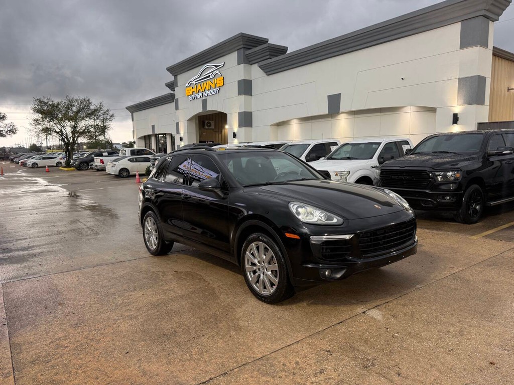 Porsche Cayenne Vehicle Full-screen Gallery Image 02