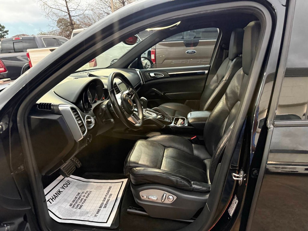 Porsche Cayenne Vehicle Full-screen Gallery Image 07