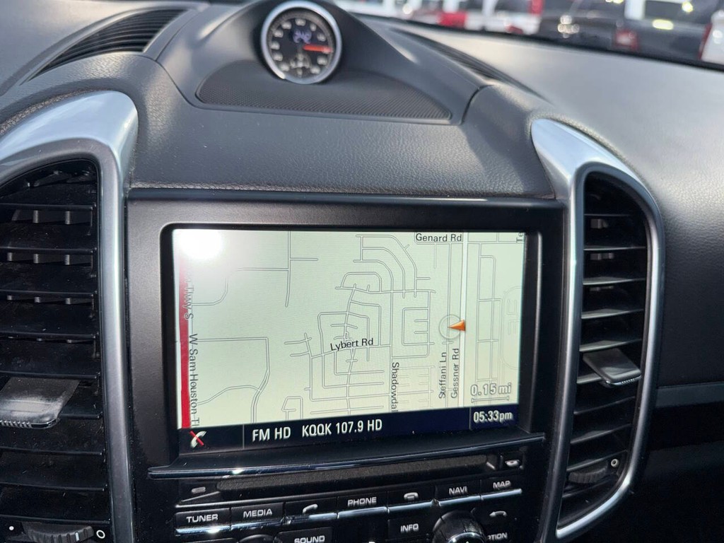 Porsche Cayenne Vehicle Full-screen Gallery Image 25