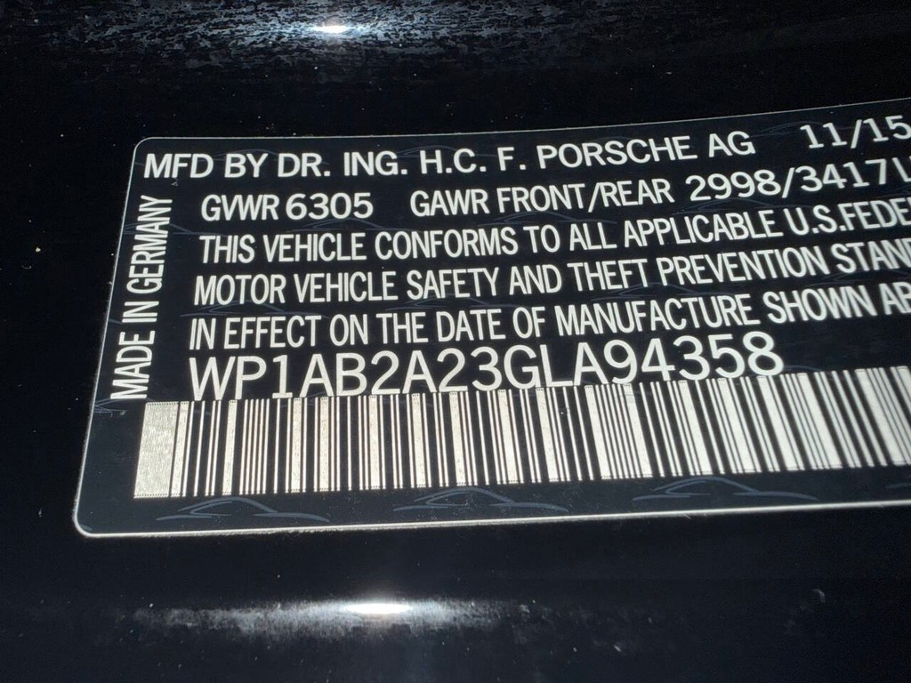 Porsche Cayenne Vehicle Full-screen Gallery Image 35