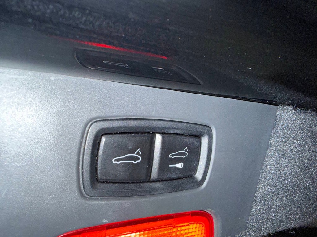 Porsche Cayenne Vehicle Full-screen Gallery Image 39