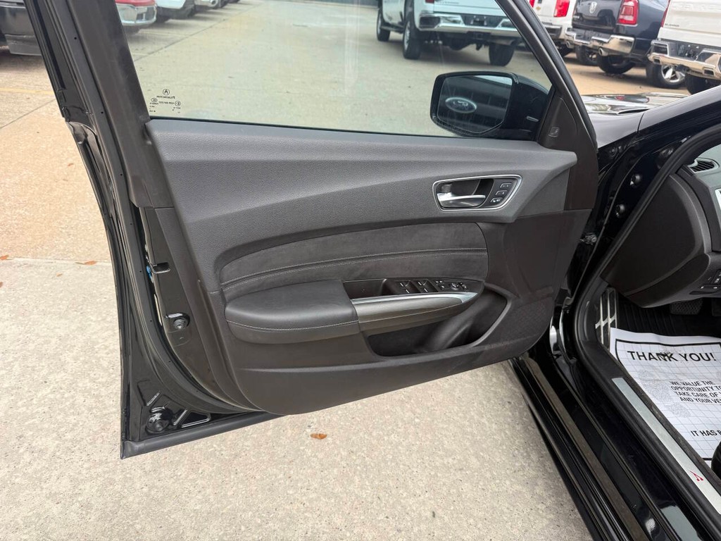 Acura TLX Vehicle Full-screen Gallery Image 08