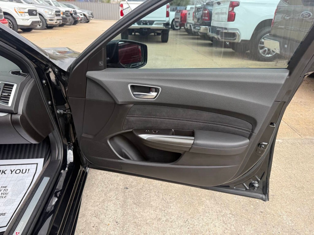Acura TLX Vehicle Full-screen Gallery Image 11