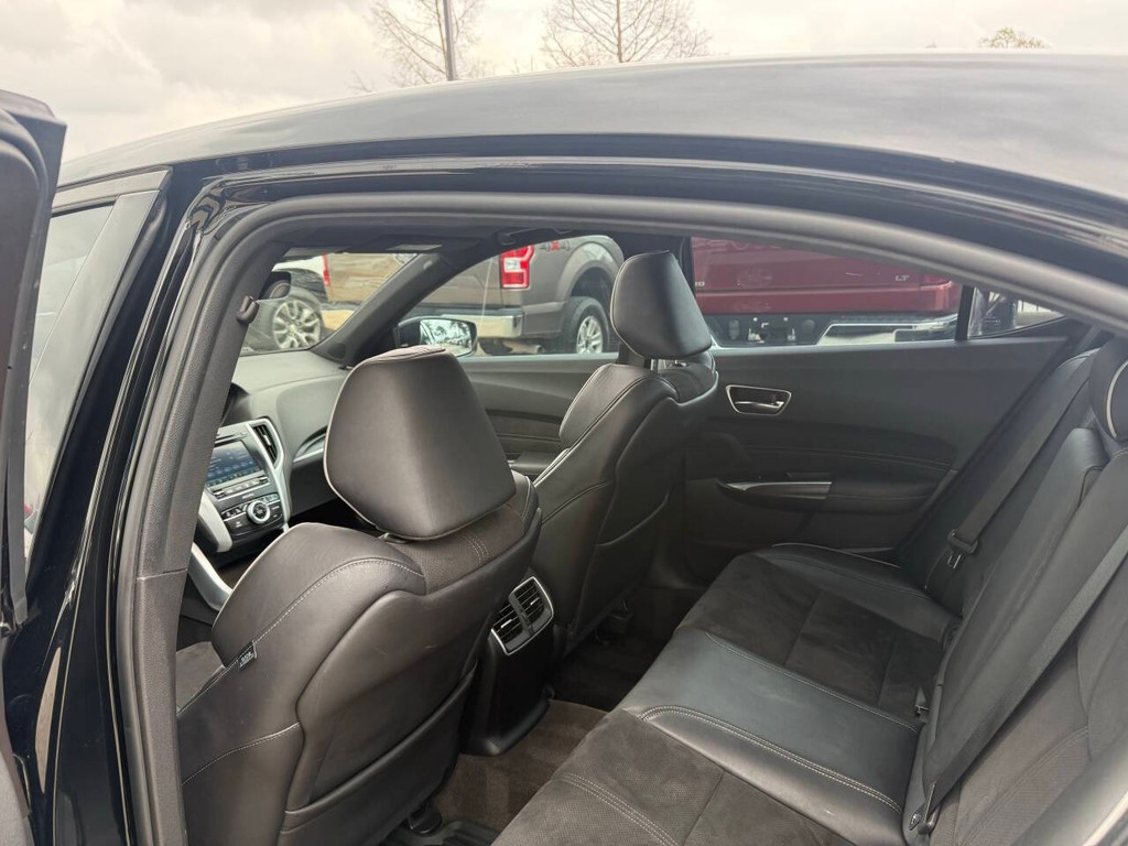 Acura TLX Vehicle Full-screen Gallery Image 12