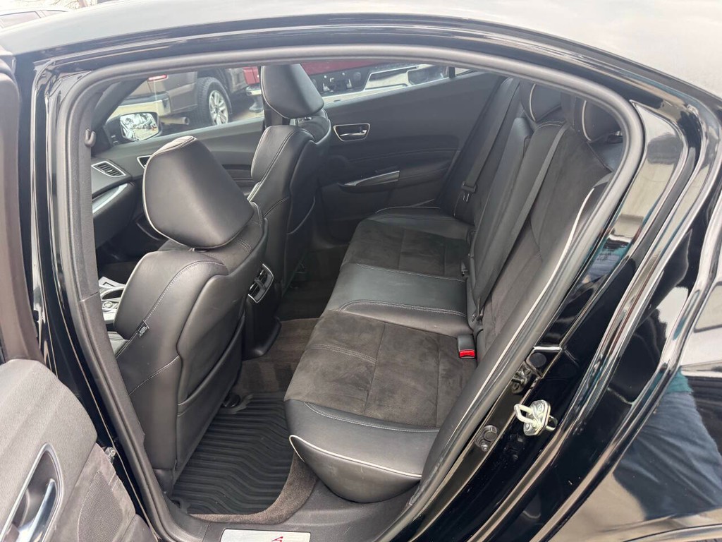 Acura TLX Vehicle Full-screen Gallery Image 13