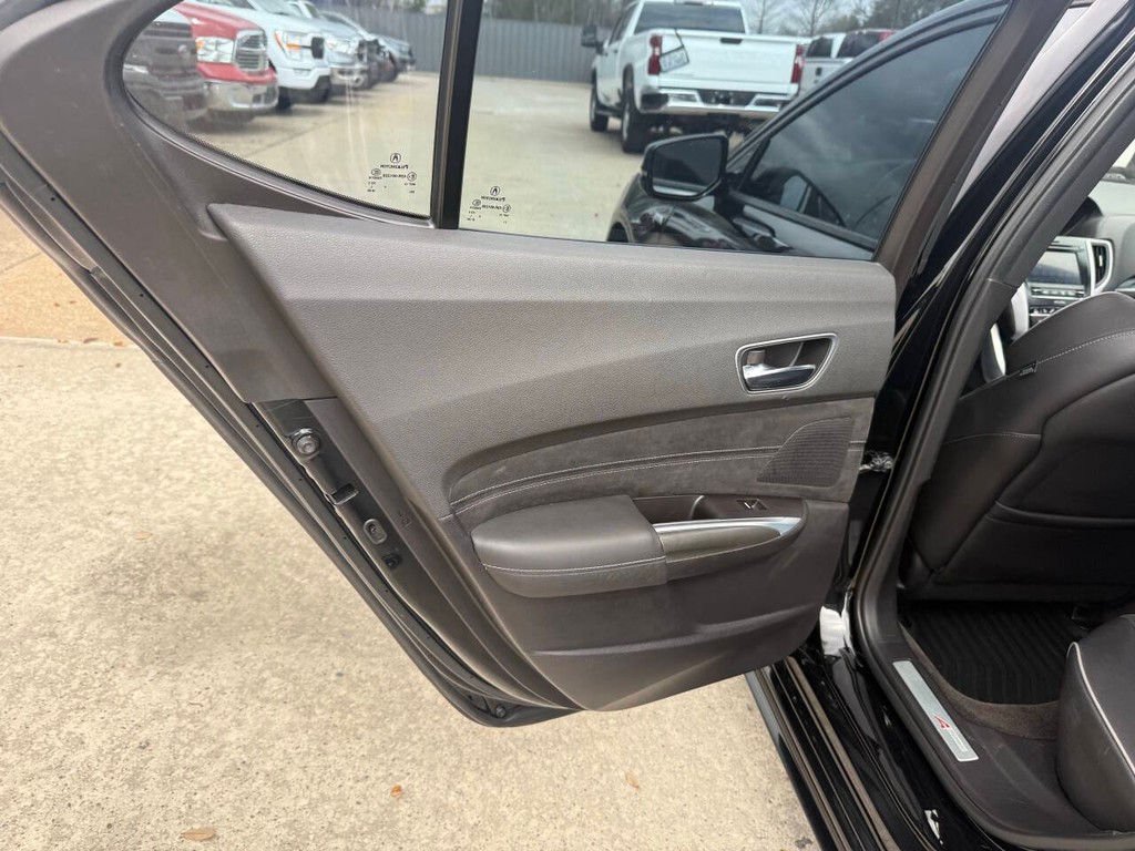 Acura TLX Vehicle Full-screen Gallery Image 14