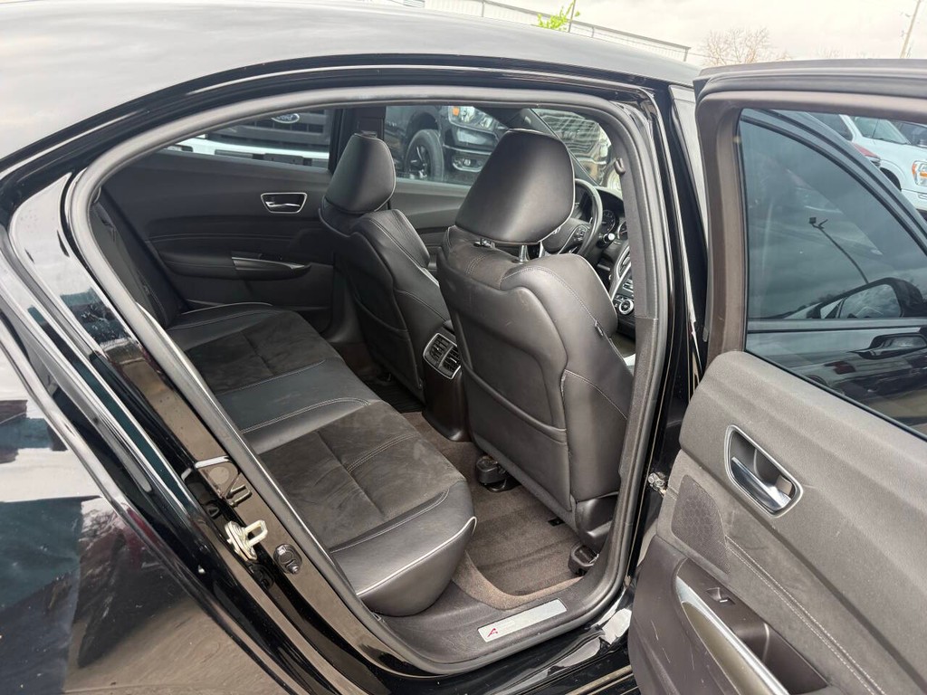 Acura TLX Vehicle Full-screen Gallery Image 15