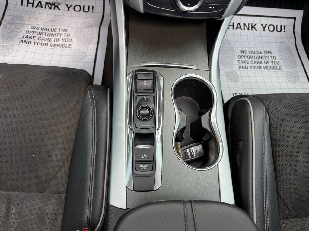 Acura TLX Vehicle Full-screen Gallery Image 30