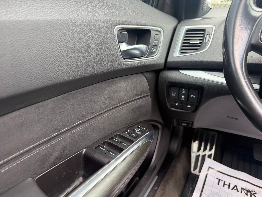 Acura TLX Vehicle Full-screen Gallery Image 31