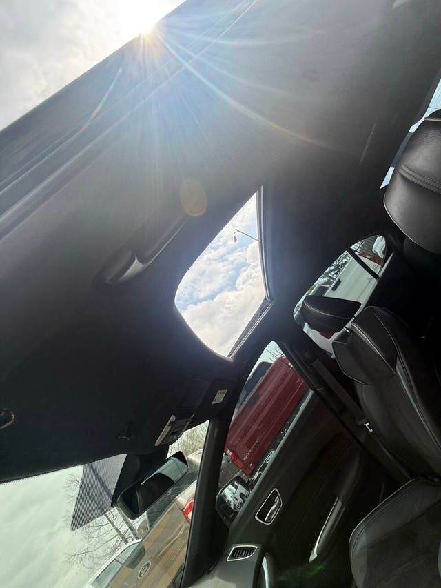 Acura TLX Vehicle Full-screen Gallery Image 32