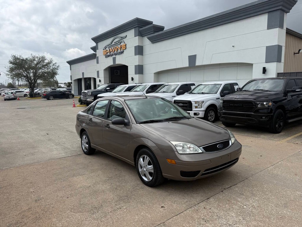 Ford Focus Sedan Vehicle Full-screen Gallery Image 02