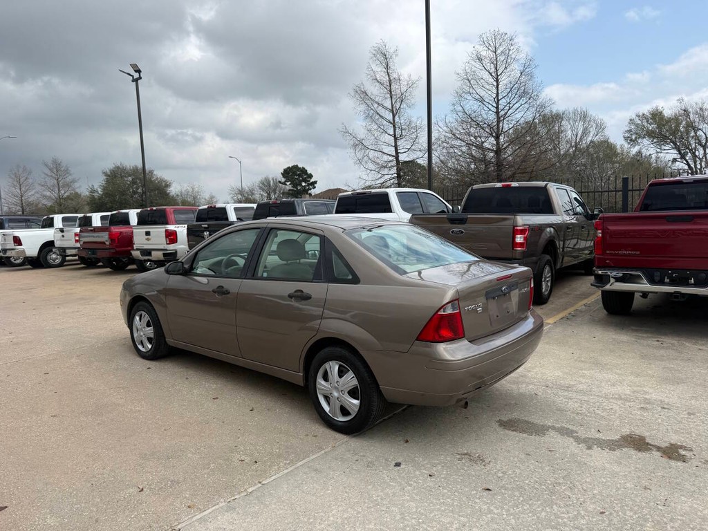 Ford Focus Sedan Vehicle Full-screen Gallery Image 04