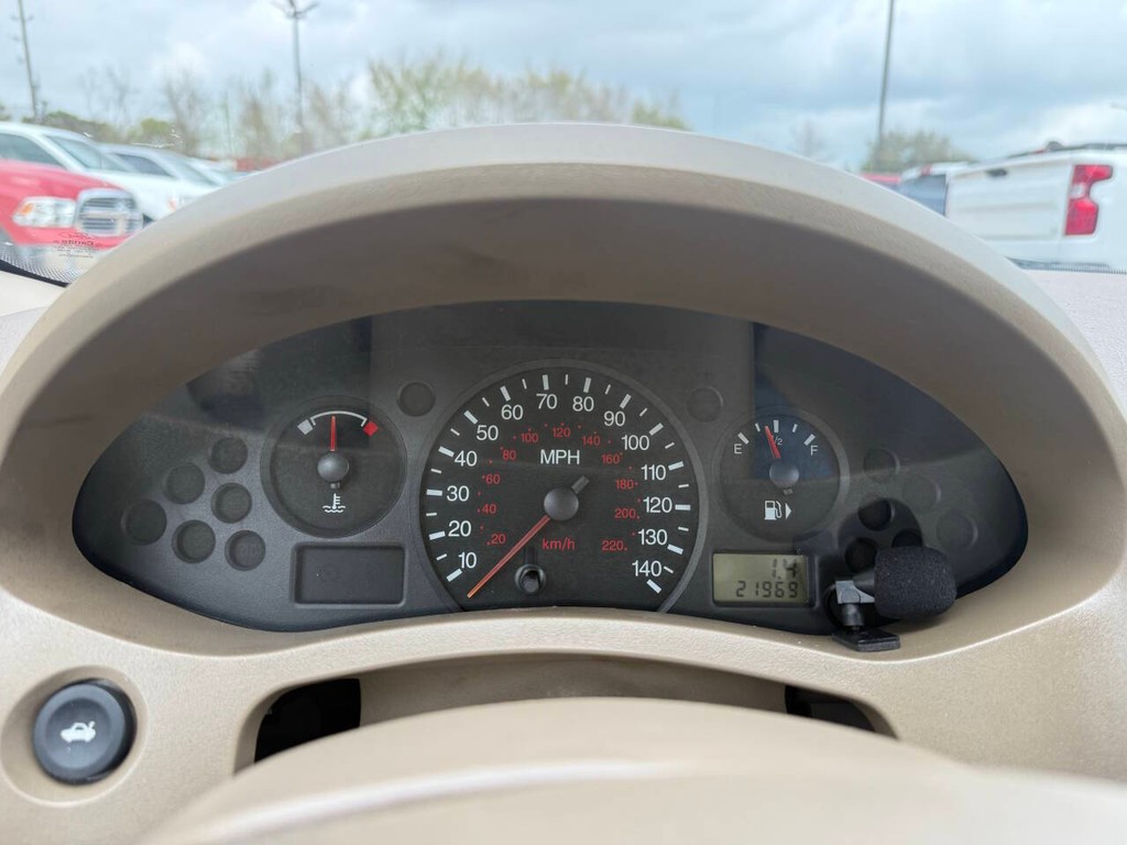 Ford Focus Sedan Vehicle Full-screen Gallery Image 29