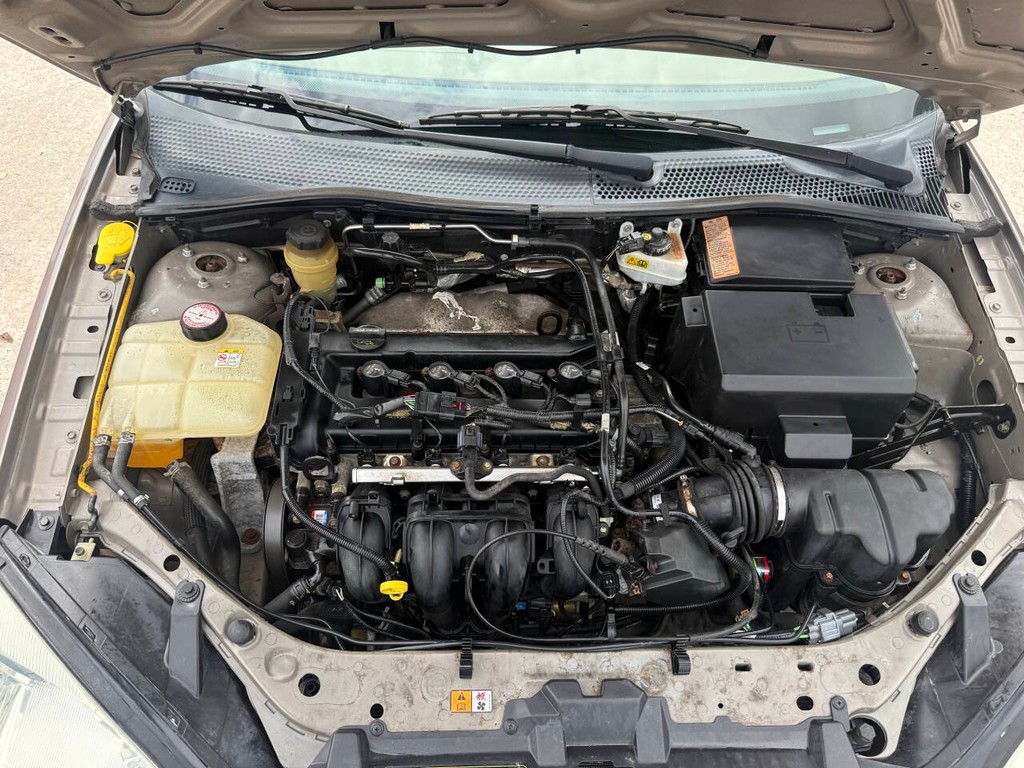 Ford Focus Sedan Vehicle Full-screen Gallery Image 31