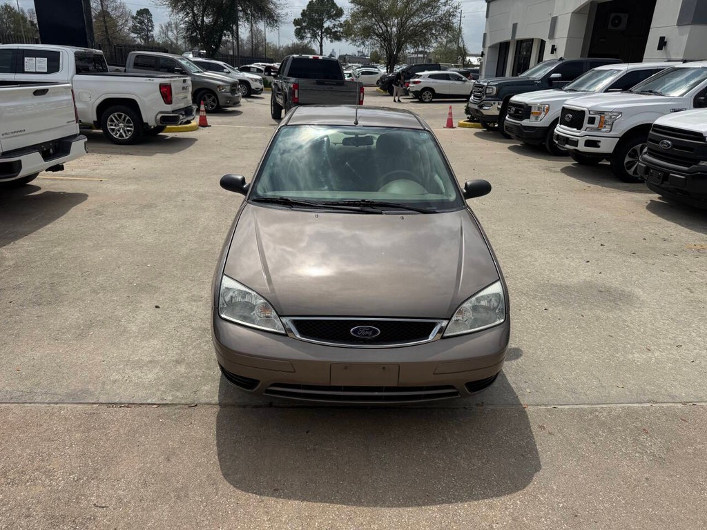 Ford Focus Sedan Vehicle Full-screen Gallery Image 36