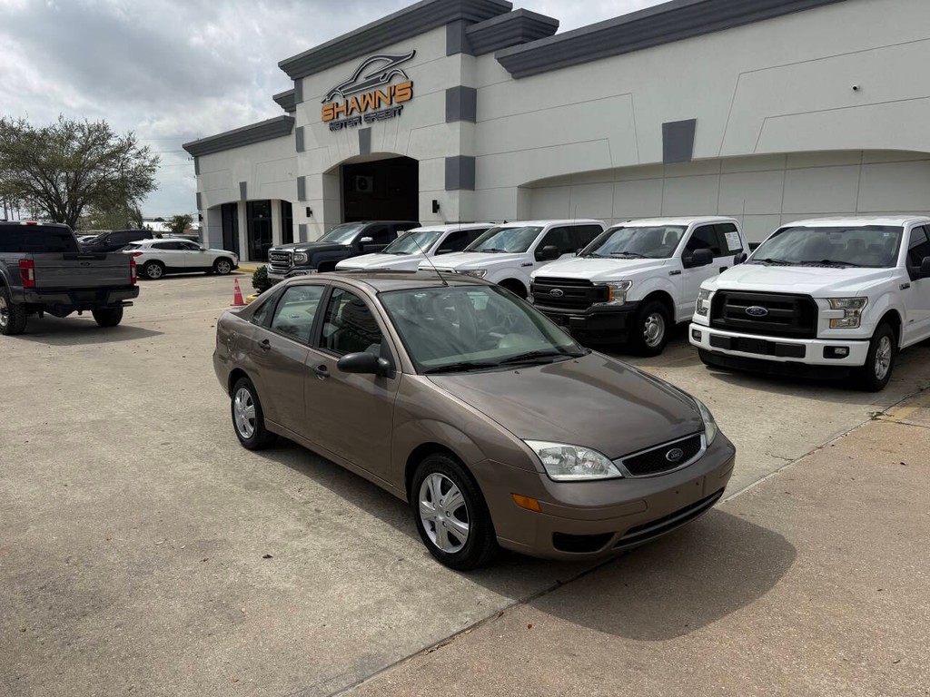 Ford Focus Sedan Vehicle Full-screen Gallery Image 39