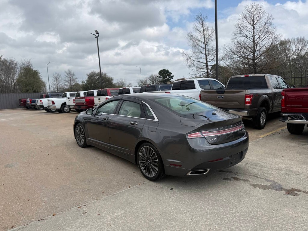 Lincoln MKZ Vehicle Full-screen Gallery Image 04