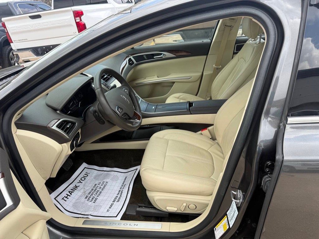 Lincoln MKZ Vehicle Full-screen Gallery Image 07