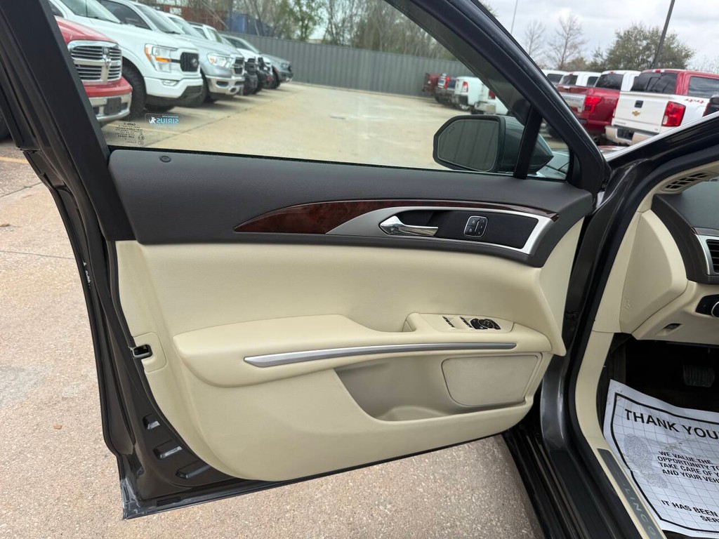 Lincoln MKZ Vehicle Full-screen Gallery Image 08