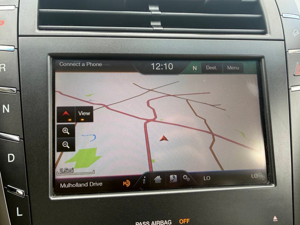 Lincoln MKZ Vehicle Full-screen Gallery Image 25